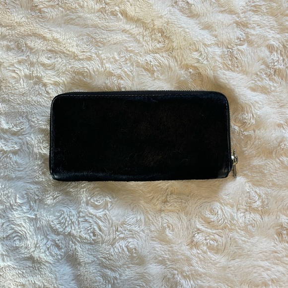 Michael Kors Fur Wallet - Picture 2 of 5